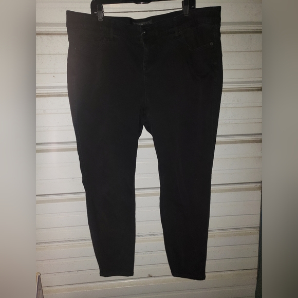 Plus Size Torrid 22 Bombshell Skinny Premium Stretch High-Rise Black Jeans - Picture 7 of 11
